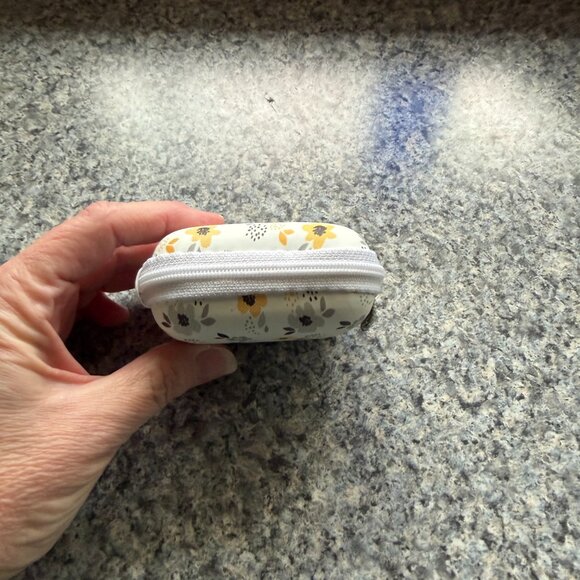 Dual matching iphone Airpods case Gen 2 - Picture 2 of 6